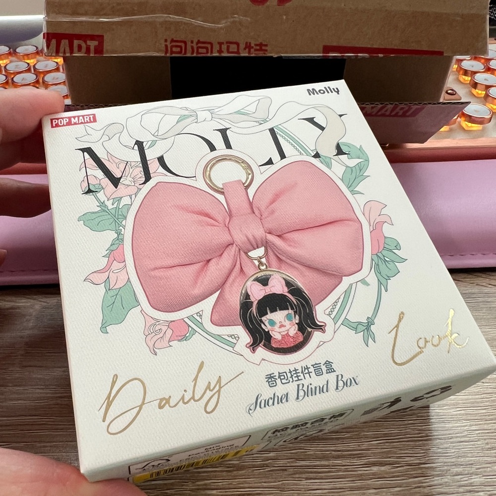 *Authentic* Molly Daily Look Blind Box